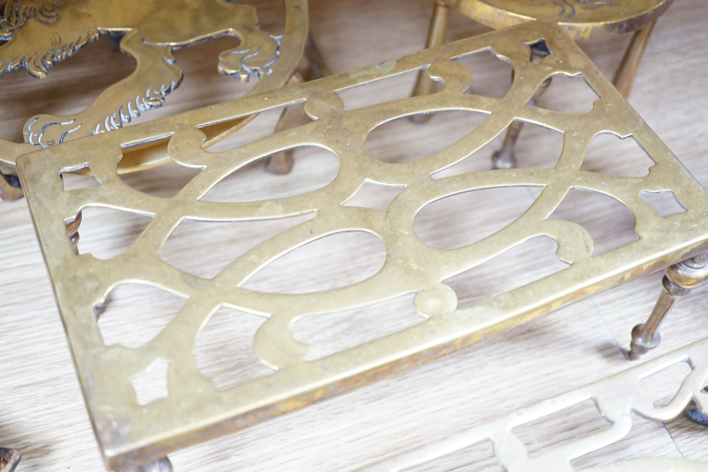 Assorted brass trivets and other brassware